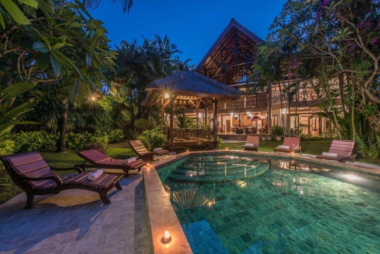 New Daria Villas * Seminyak (Bali)